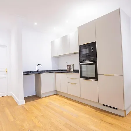 1 Chambre Main D'Or Paříž